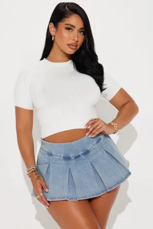 Chic Short Sleeve White Sweater Top for Effortless After Work Style